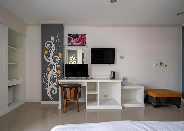 Santi White House Patong